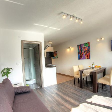 Apartments Nebuloza Ровінь Екстер'єр фото