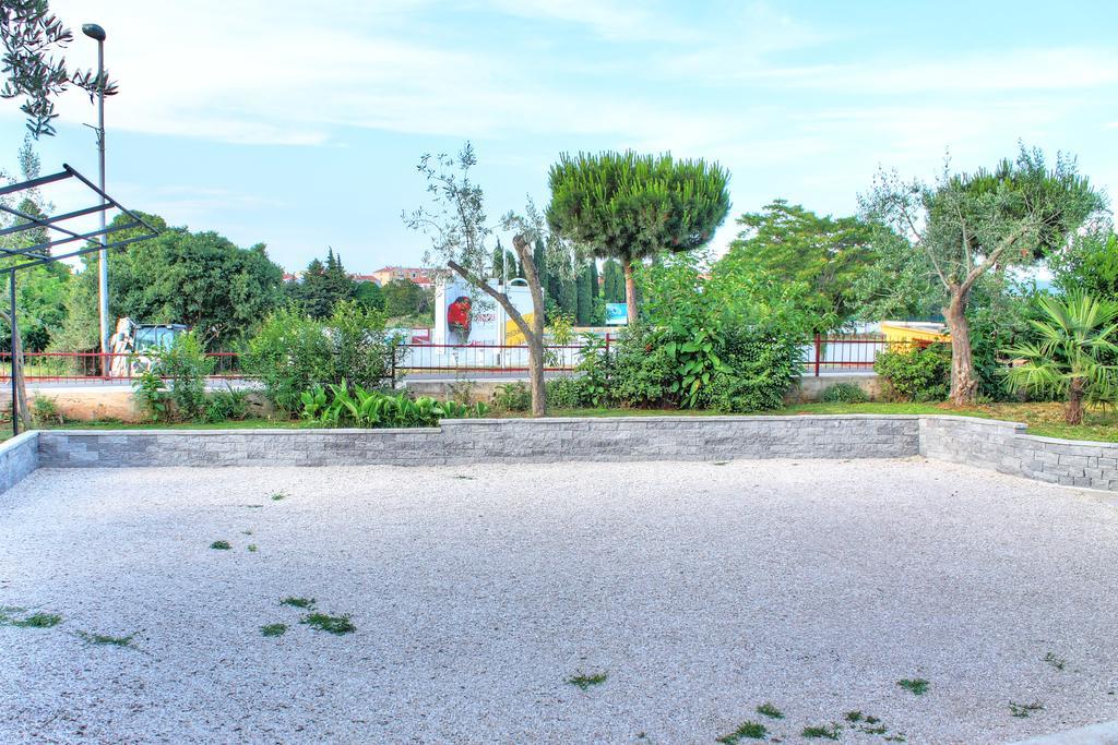 Apartments Nebuloza Ровінь Екстер'єр фото