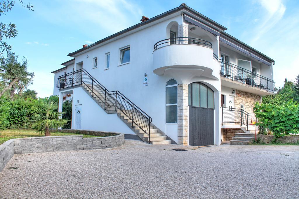 Apartments Nebuloza Ровінь Екстер'єр фото