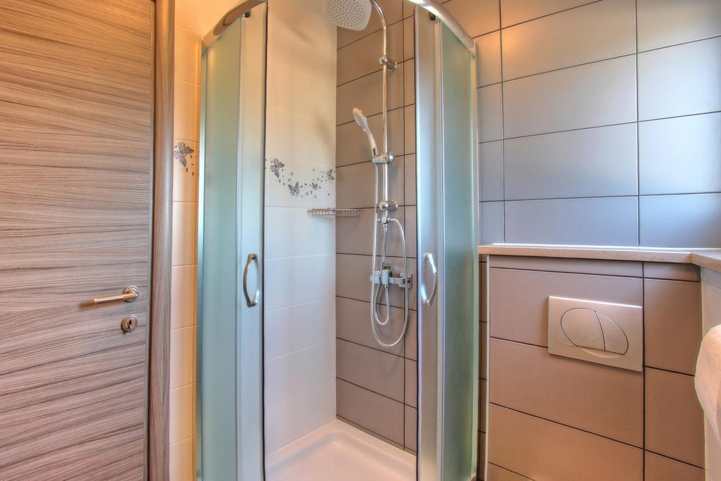 Apartments Nebuloza Ровінь Екстер'єр фото