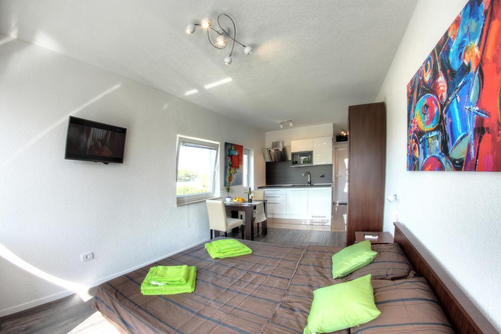 Apartments Nebuloza Ровінь Екстер'єр фото