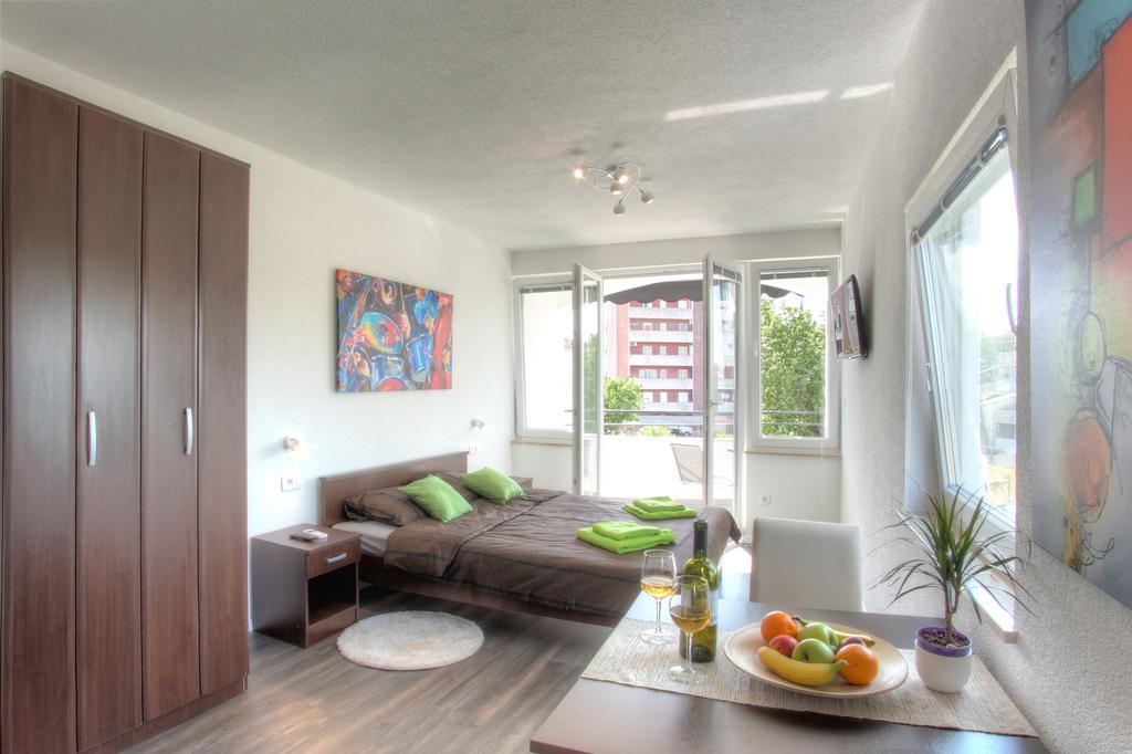 Apartments Nebuloza Ровінь Екстер'єр фото