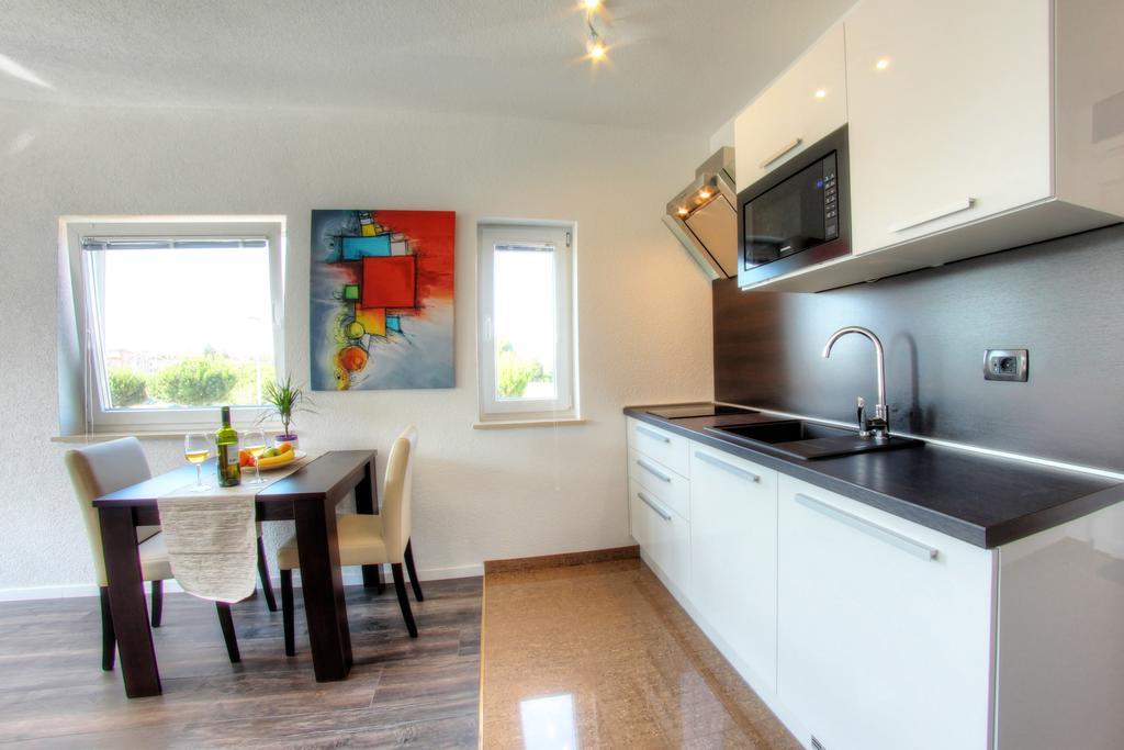 Apartments Nebuloza Ровінь Екстер'єр фото